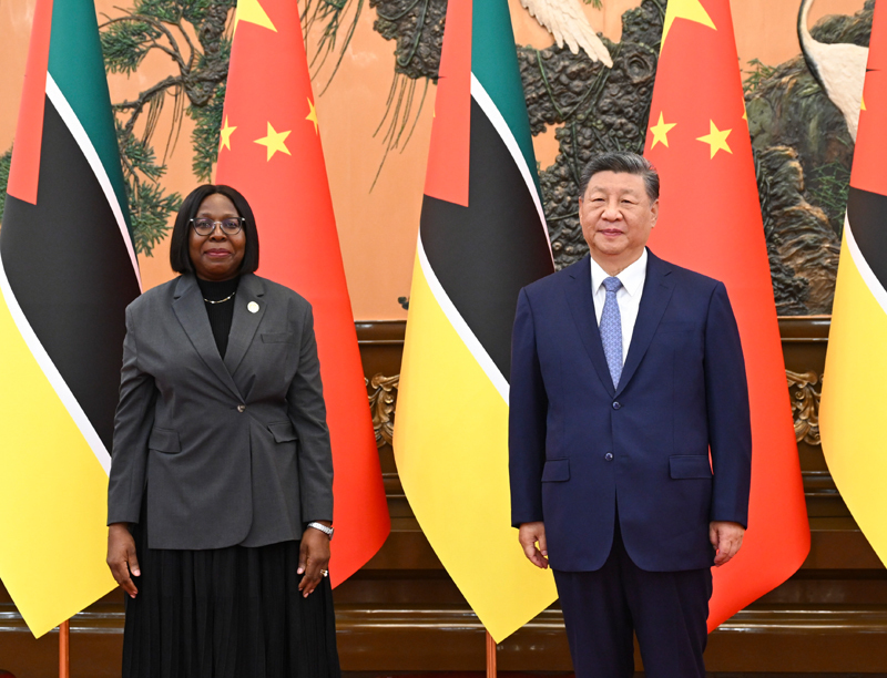习近平会见莫桑比克总理莱维1.jpg